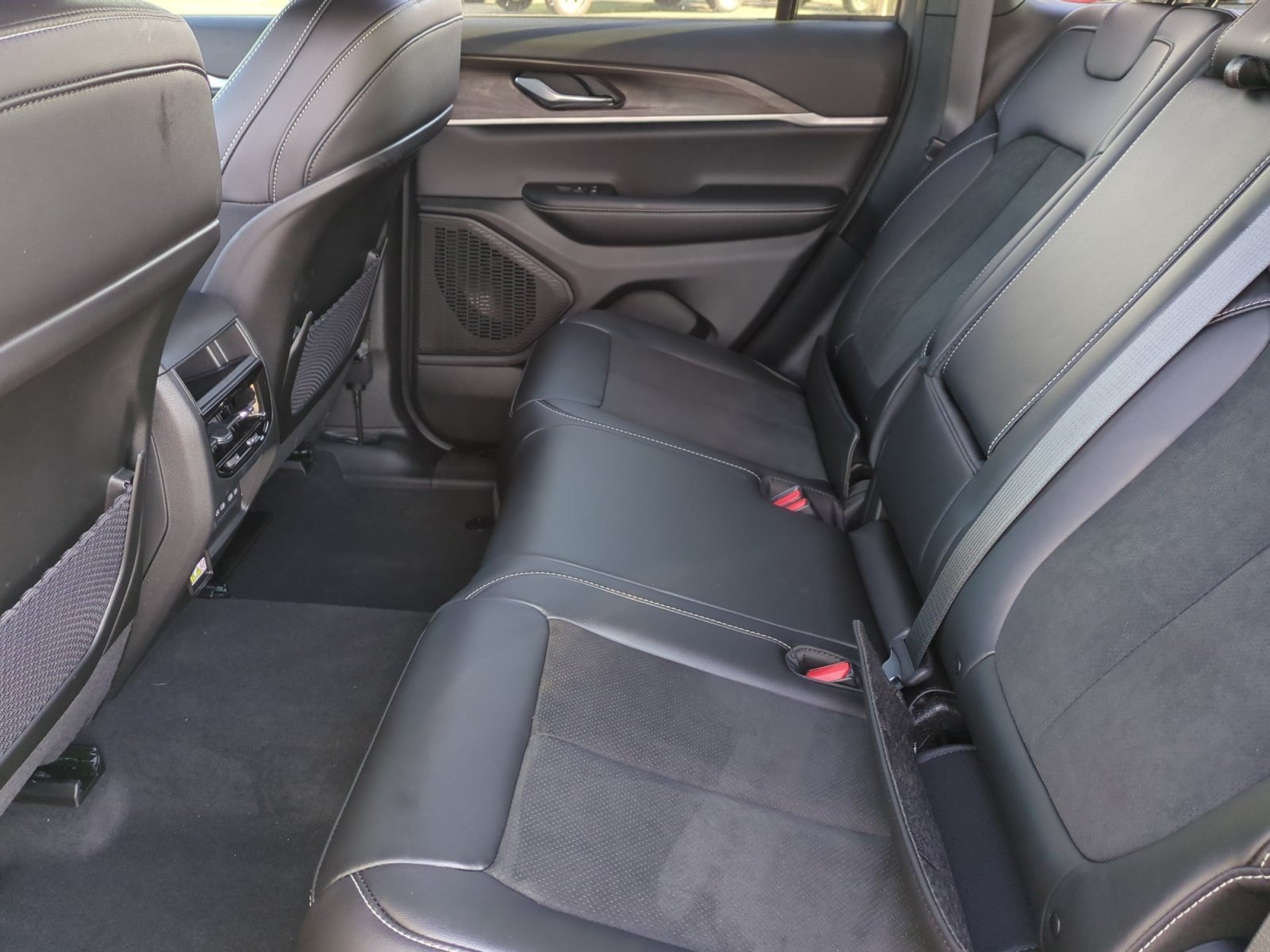 New 2026 Jeep Grand Cherokee Altitude AWD/4WD image 17