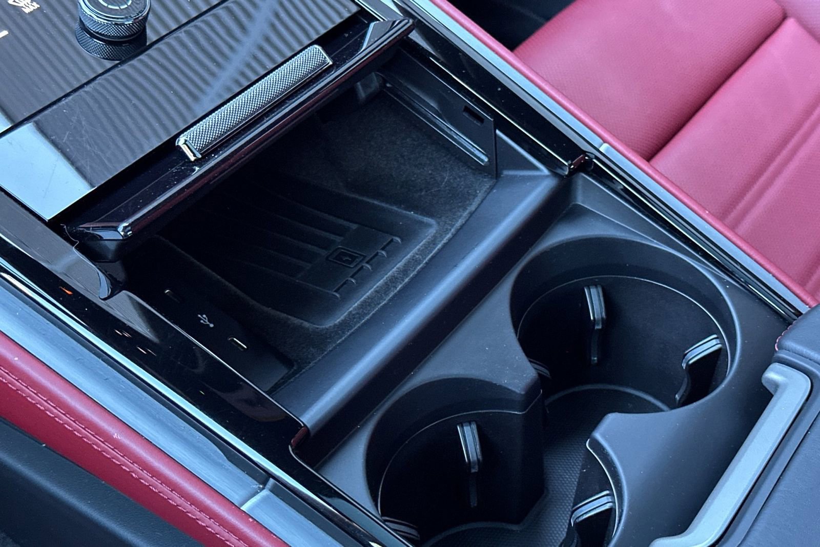 Used 2024 Porsche Panamera image 25