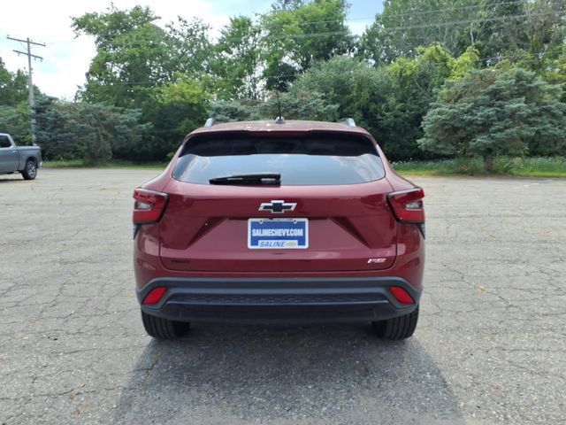 Used 2024 Chevrolet Trax RS w/ Sunroof Package FWD image 6