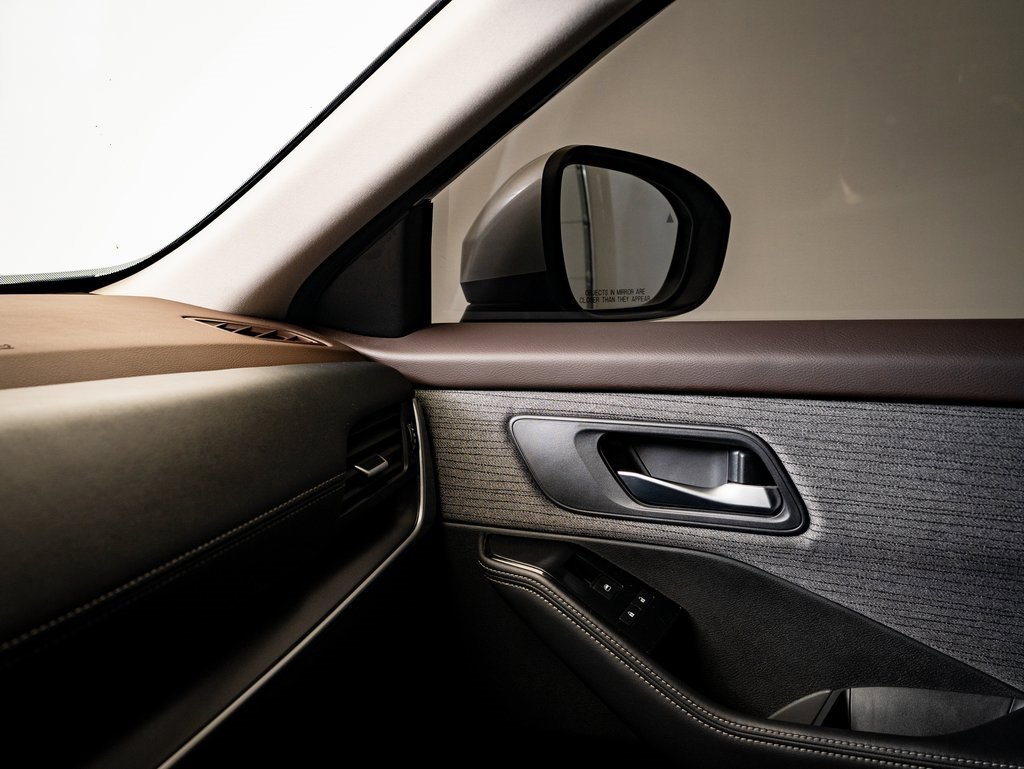 Used 2023 Nissan Rogue SV image 30