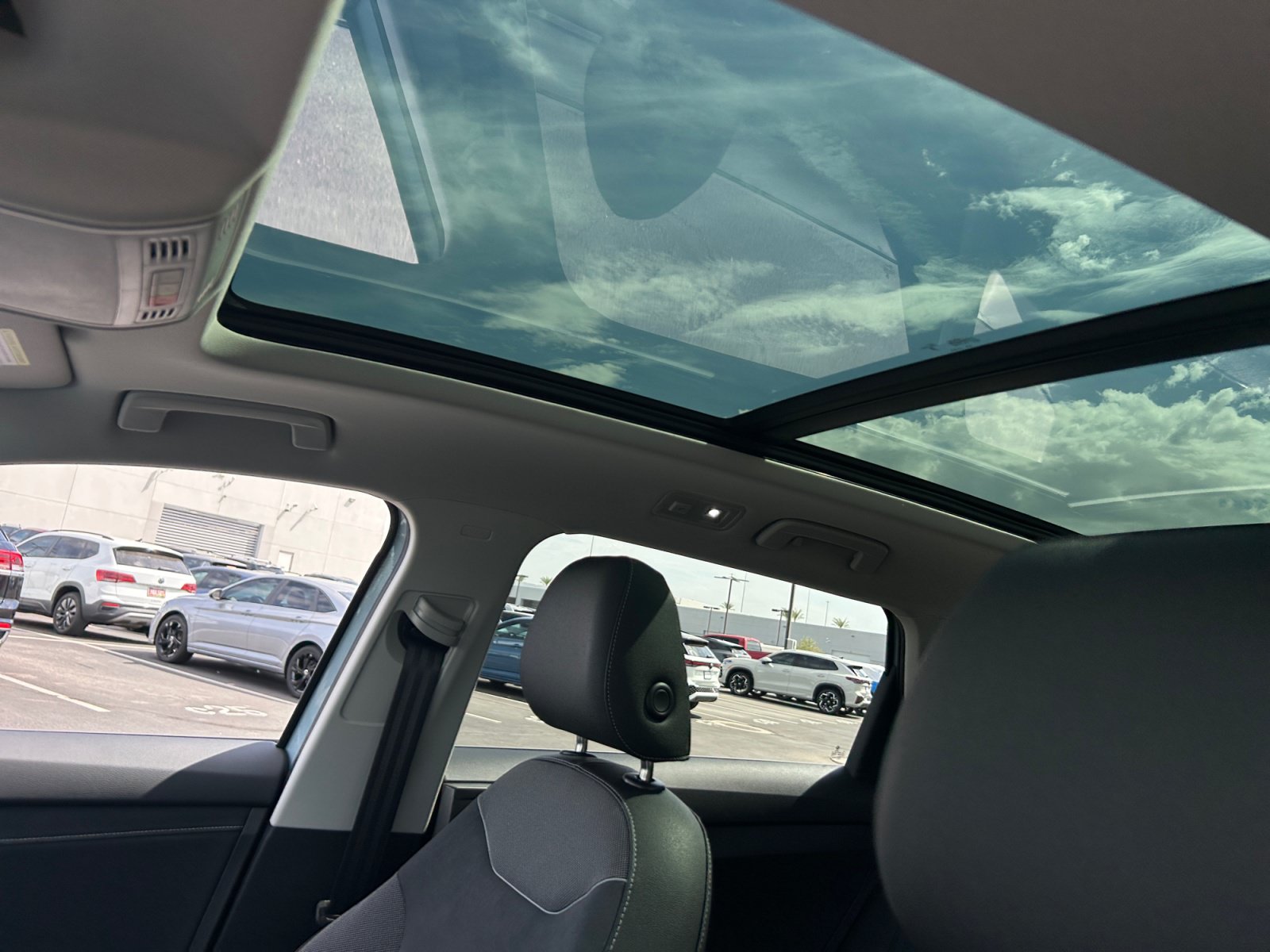 New 2026 Volkswagen Taos SE FWD image 31
