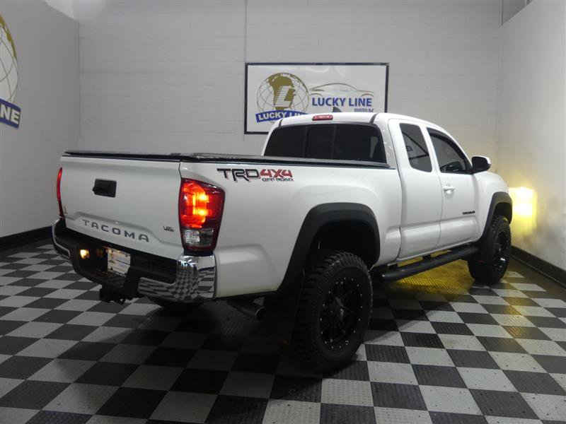 Used 2016 Toyota Tacoma TRD Off-Road w/ Exterior Package image 10