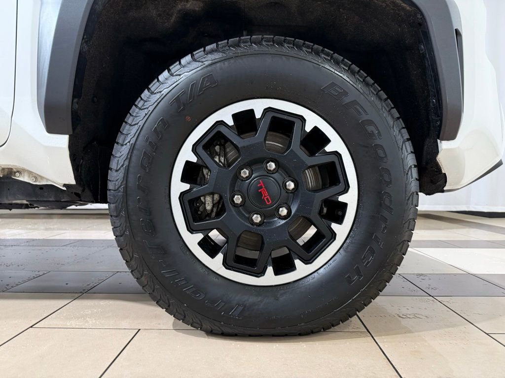 Certified 2025 Toyota Tacoma TRD Off-Road AWD/4WD image 10