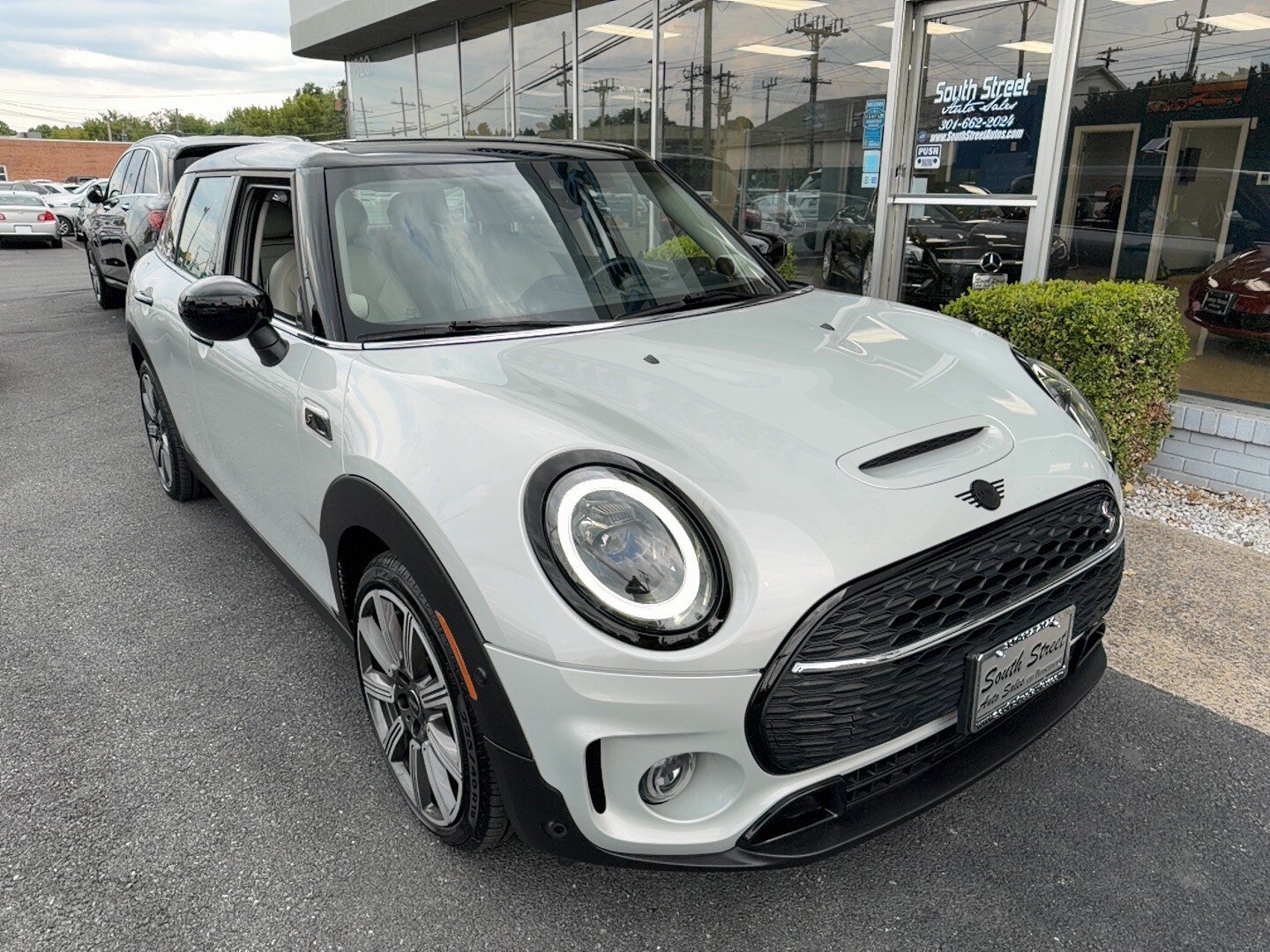 Used 2023 MINI Cooper Clubman S FWD image 2