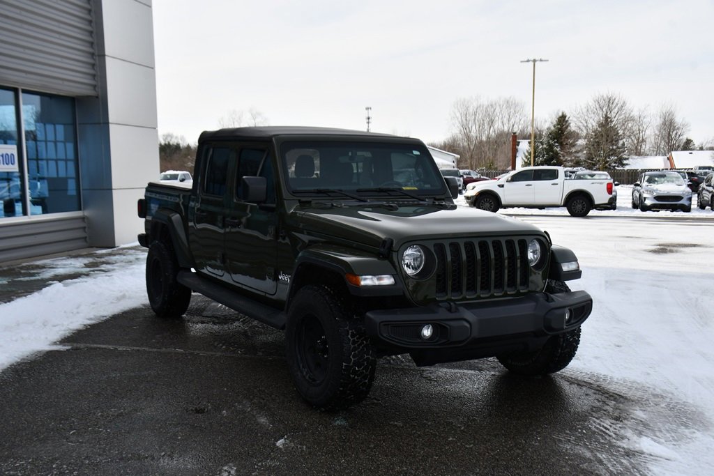 Used 2022 Jeep Gladiator Overland w/ Cold Weather Group image 9