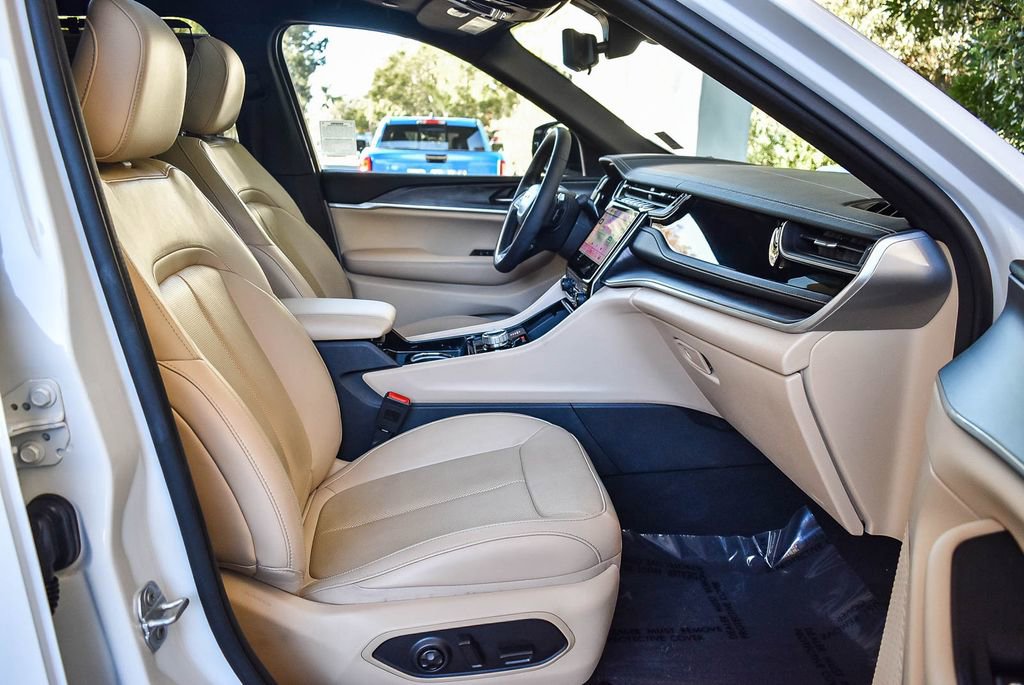 Used 2022 Jeep Grand Cherokee Limited 4xe w/ Luxury Tech Group II image 17