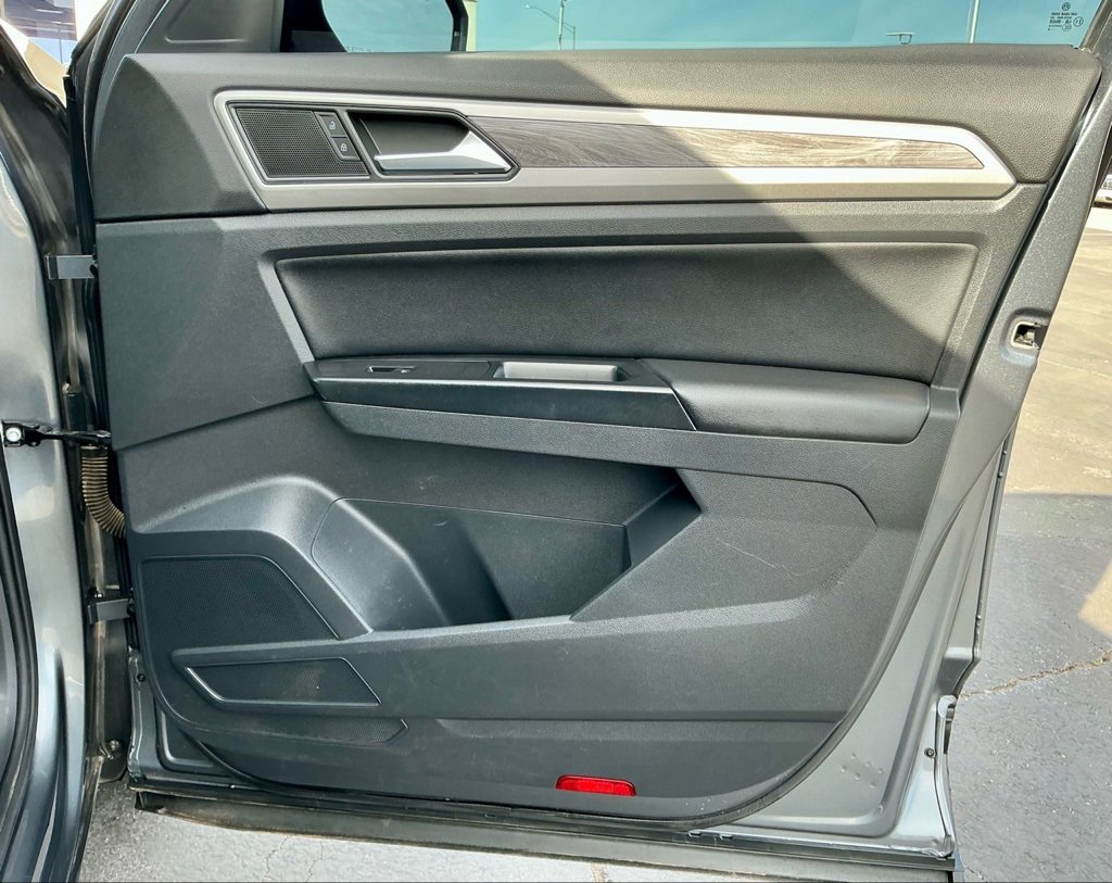 Used 2020 Volkswagen Atlas Cross Sport SE w/ Towing Package image 23