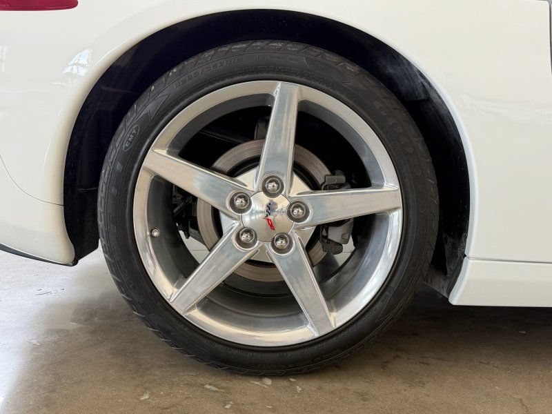 Used 2005 Chevrolet Corvette Coupe w/ Preferred Equipment Group RWD image 9