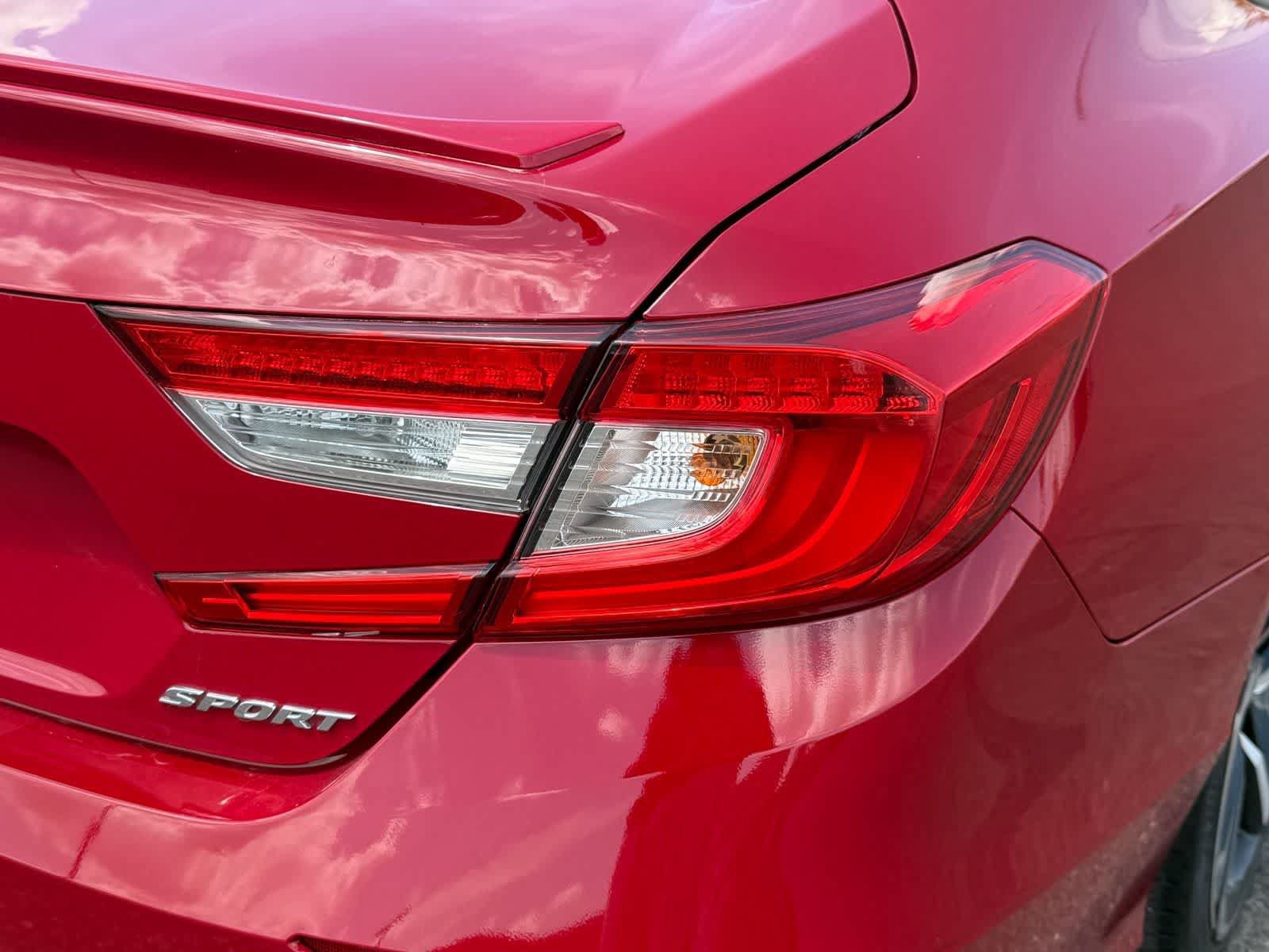 Used 2018 Honda Accord Sport image 9