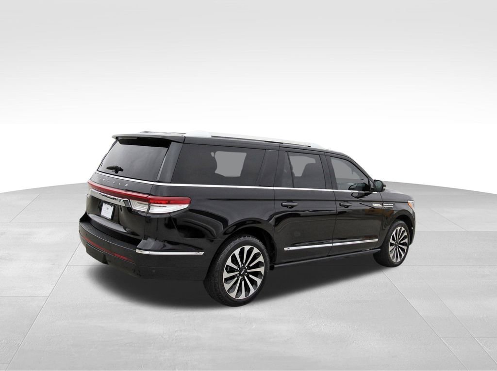 Used 2022 Lincoln Navigator L Reserve image 4