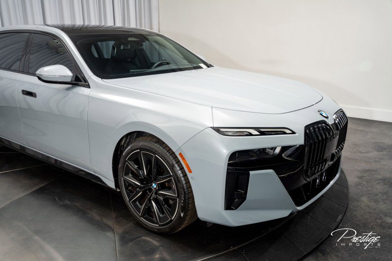 Used 2023 BMW 740i w/ Parking Assistance Package image 2