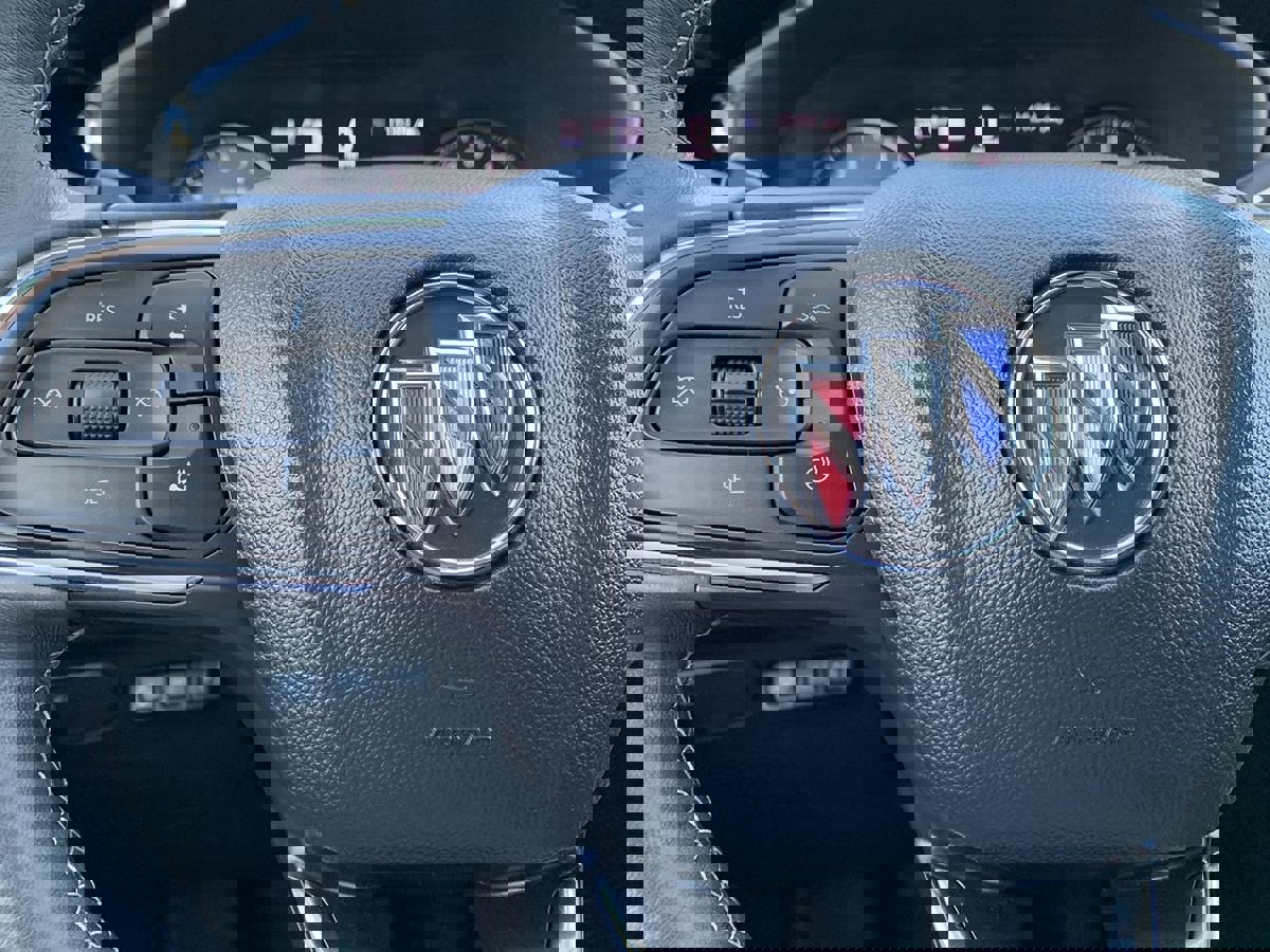 Used 2023 Buick Envision Avenir image 17
