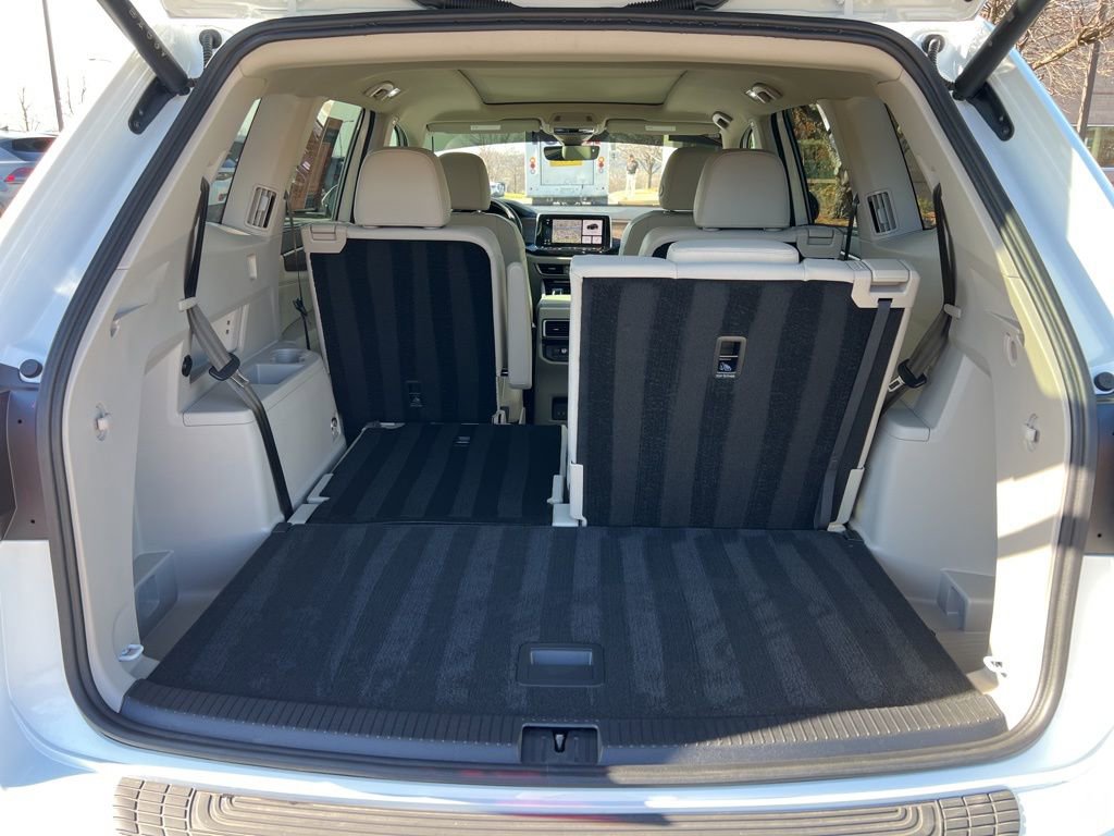 Used 2025 Volkswagen Atlas SEL image 13
