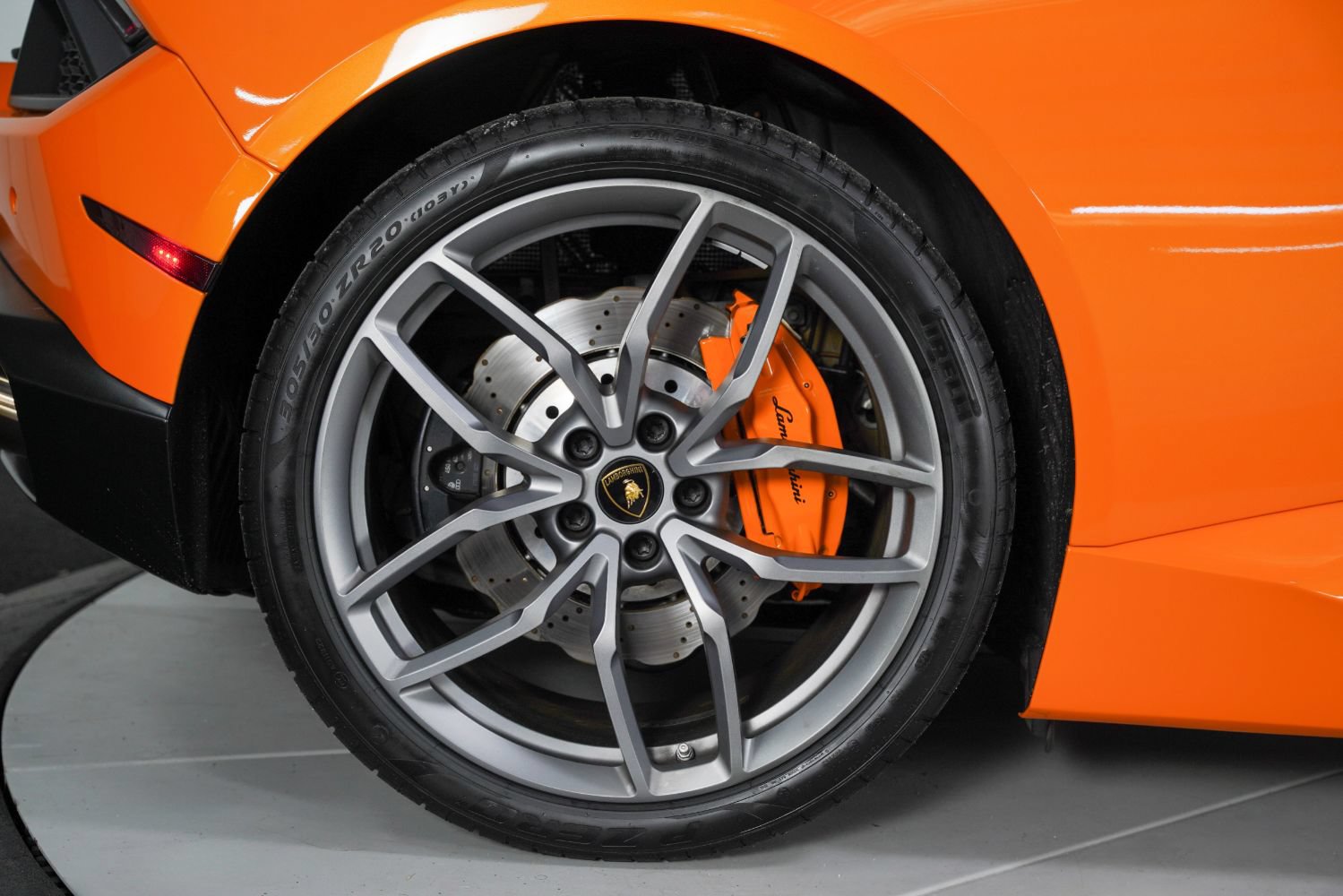Used 2017 Lamborghini Huracan LP 580-2 RWD image 22