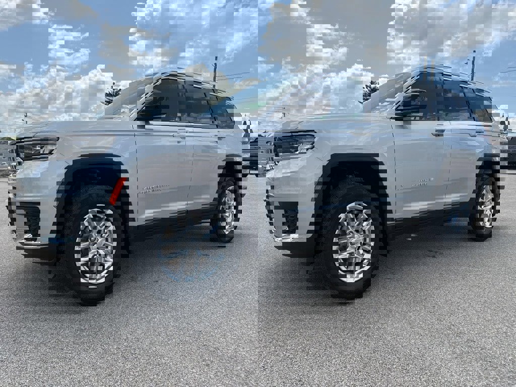 New 2025 Jeep Grand Cherokee L Laredo w/ Trailer Tow Package image 1