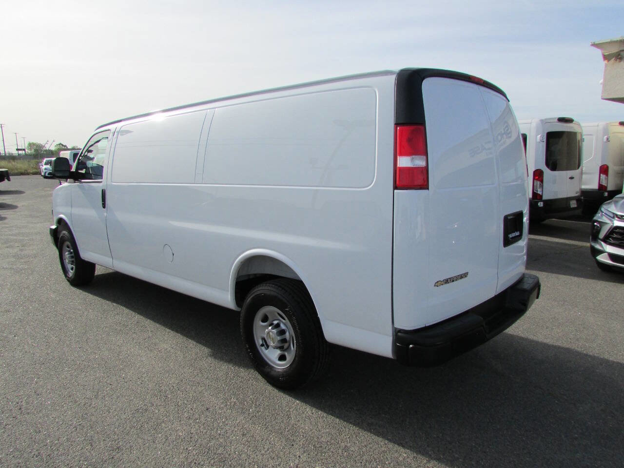 Used 2025 Chevrolet Express 2500 Extended w/ Communications Package RWD image 9