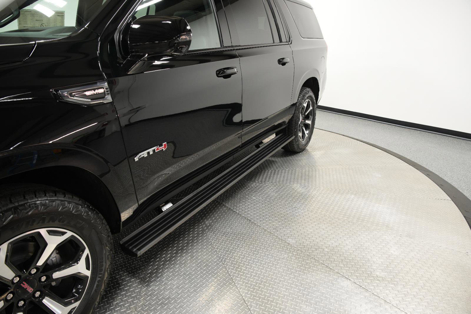 New 2026 GMC Yukon XL AT4 w/ AT4 Premium Plus Package AWD/4WD image 4