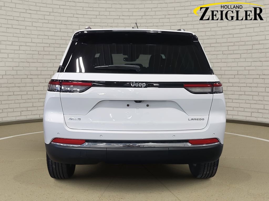 Used 2023 Jeep Grand Cherokee Laredo image 6