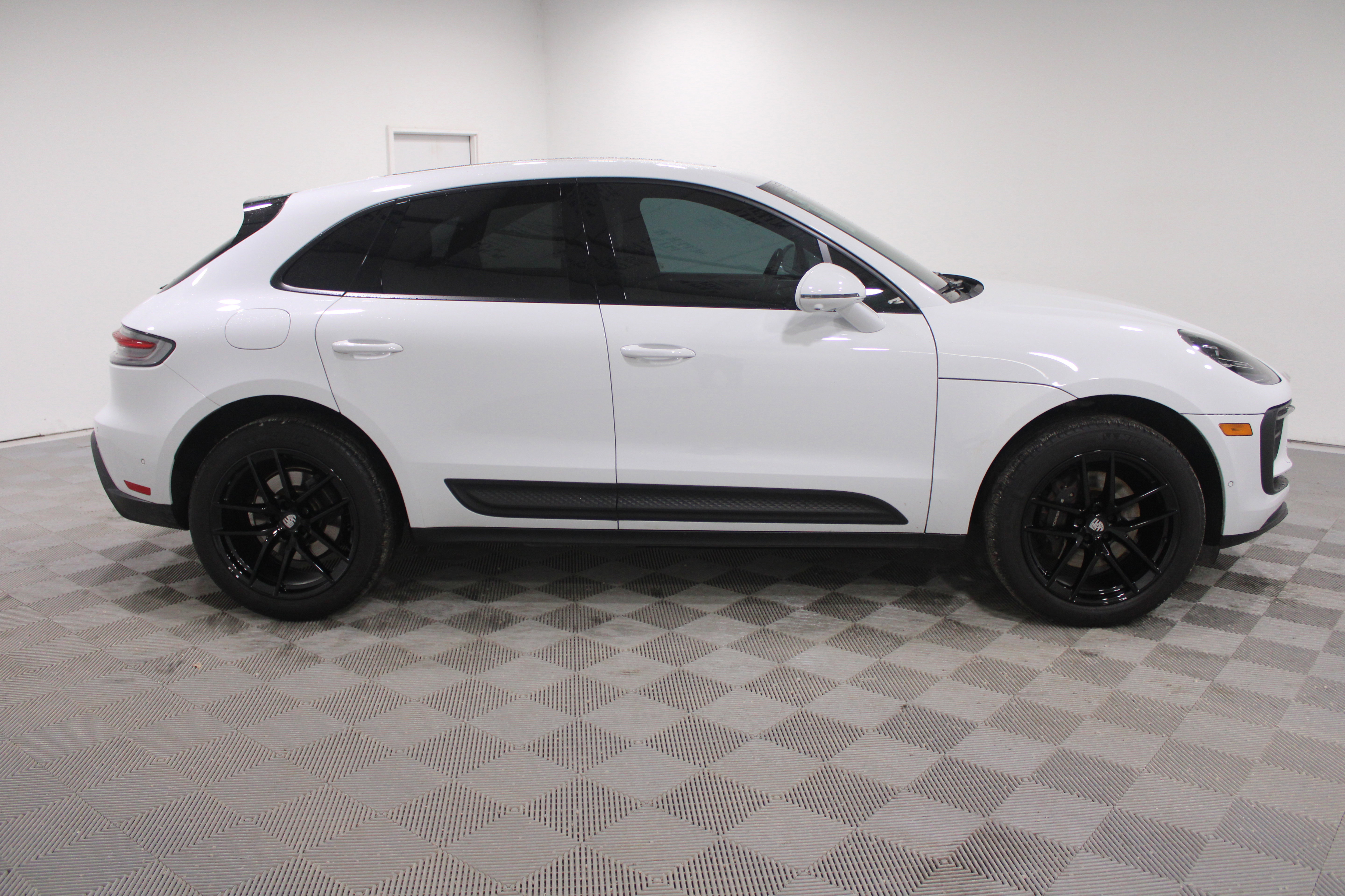 Used 2024 Porsche Macan Turbo image 26