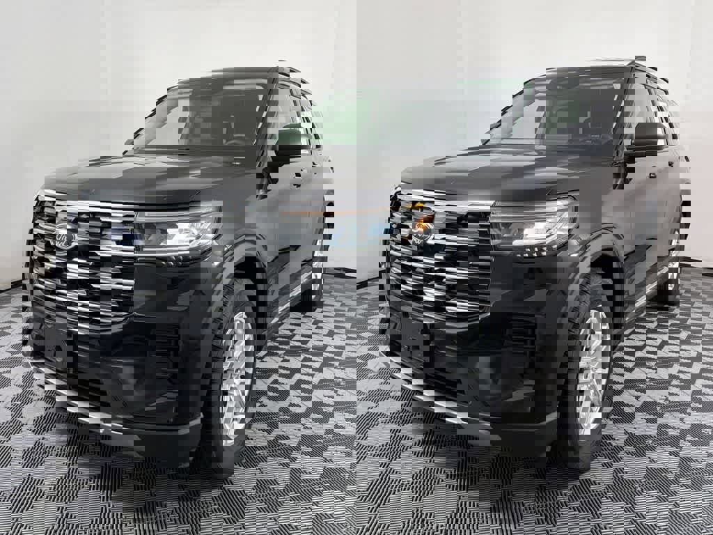 Used 2025 Ford Explorer Active image 5