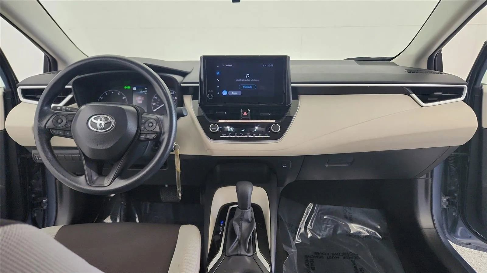 Used 2025 Toyota Corolla LE image 34