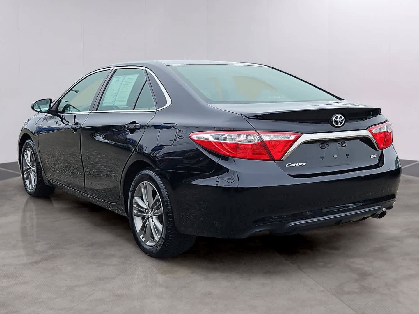 Used 2017 Toyota Camry SE FWD image 6
