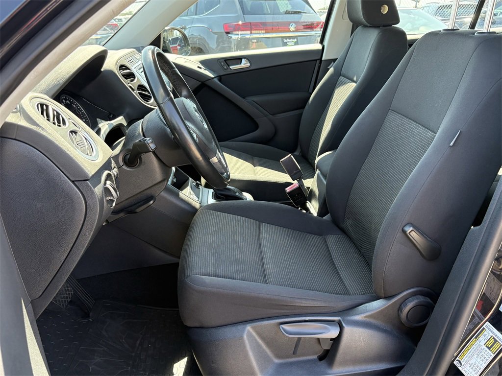 Used 2017 Volkswagen Tiguan Limited w/ Premium Package image 12