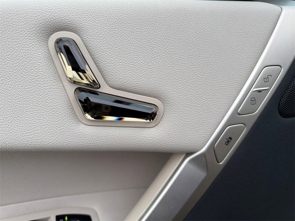 Used 2023 BMW iX xDrive50 w/ Ultimate Package 2 image 10