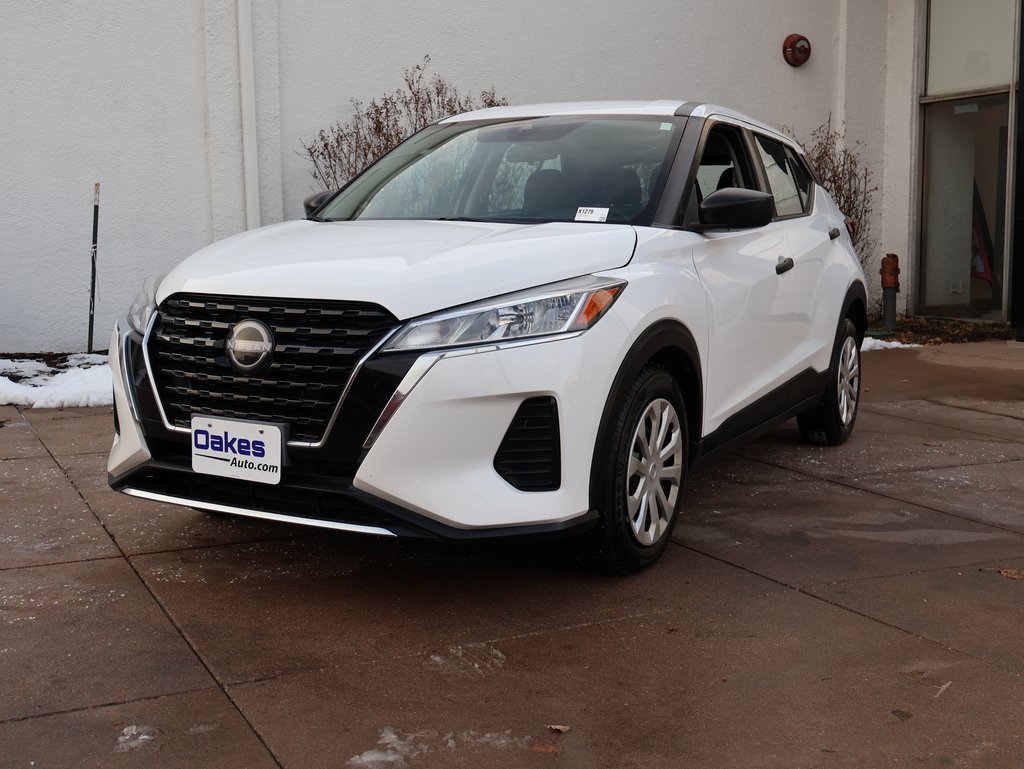 Used 2022 Nissan Kicks S image 3