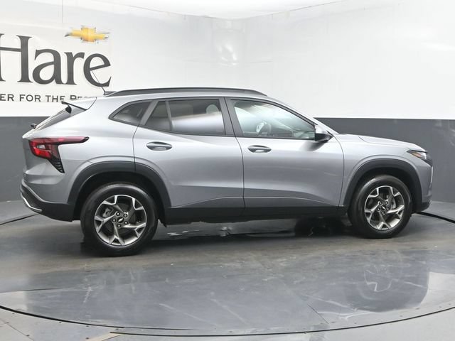 Used 2025 Chevrolet Trax LT w/ Driver Confidence Package FWD image 39