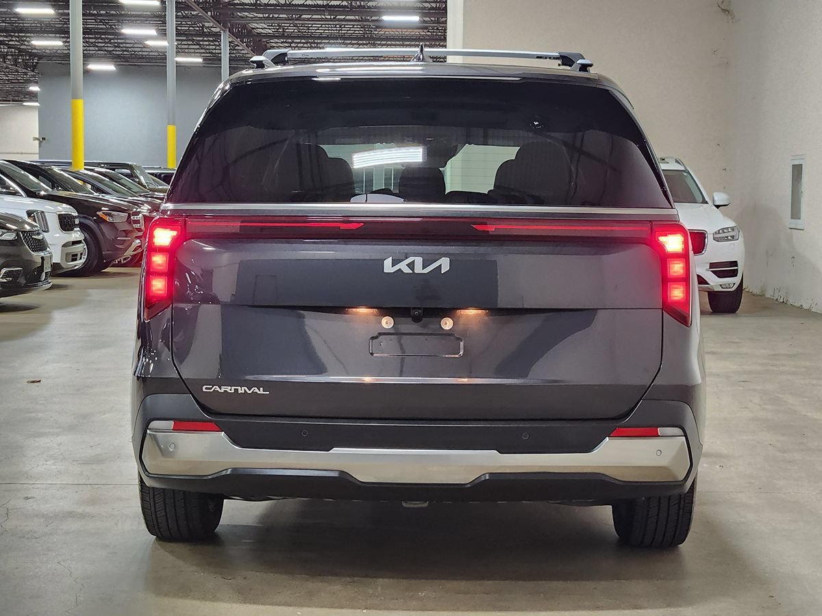 Used 2025 Kia Carnival SX FWD image 10