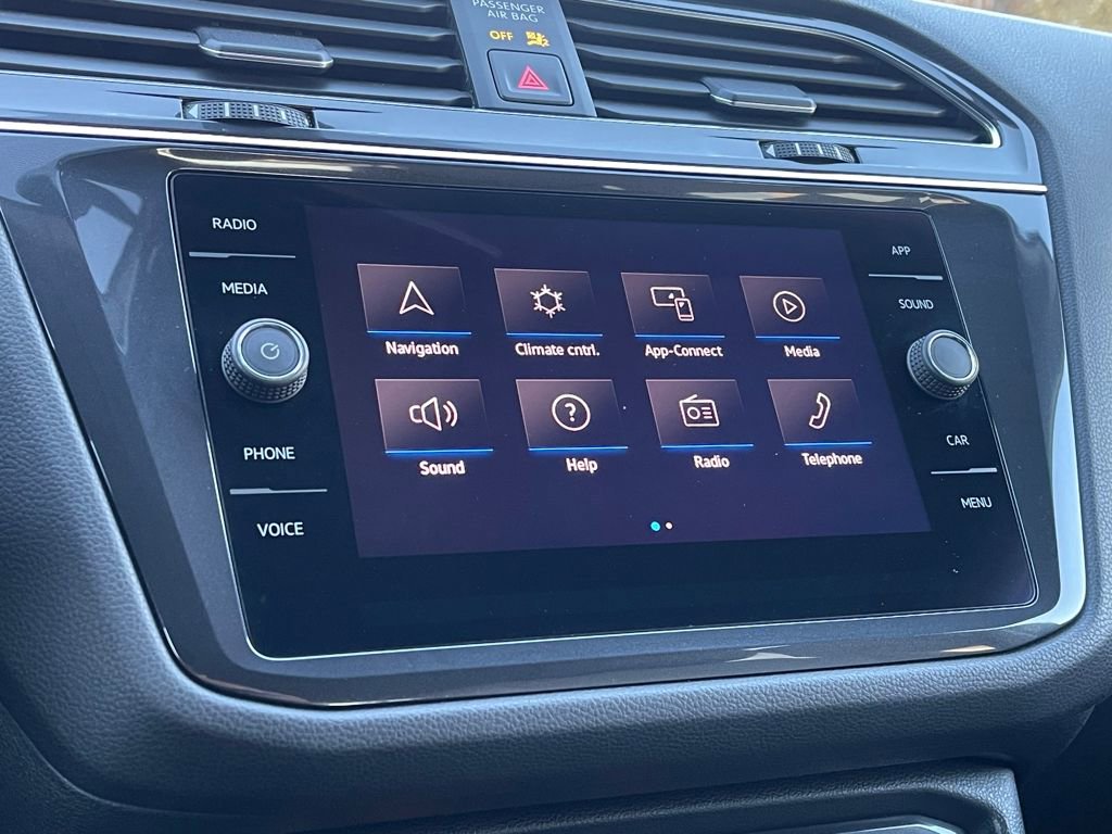 Used 2021 Volkswagen Tiguan SE w/ 3rd Row Seat Package image 25