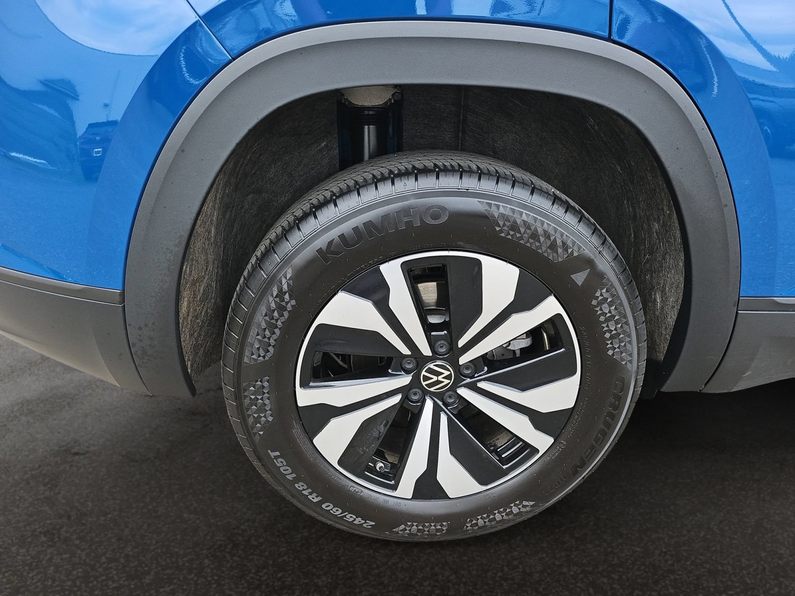 Used 2025 Volkswagen Atlas Cross Sport SE FWD image 41