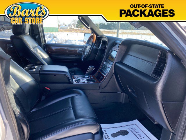 Used 2017 Lincoln Navigator Select image 16