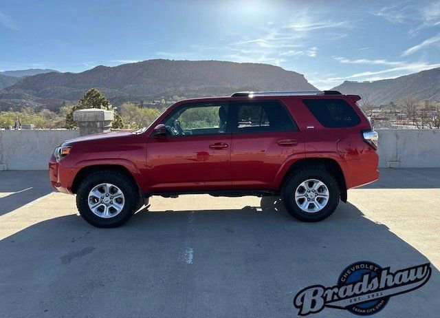Used 2019 Toyota 4Runner SR5 AWD/4WD image 4