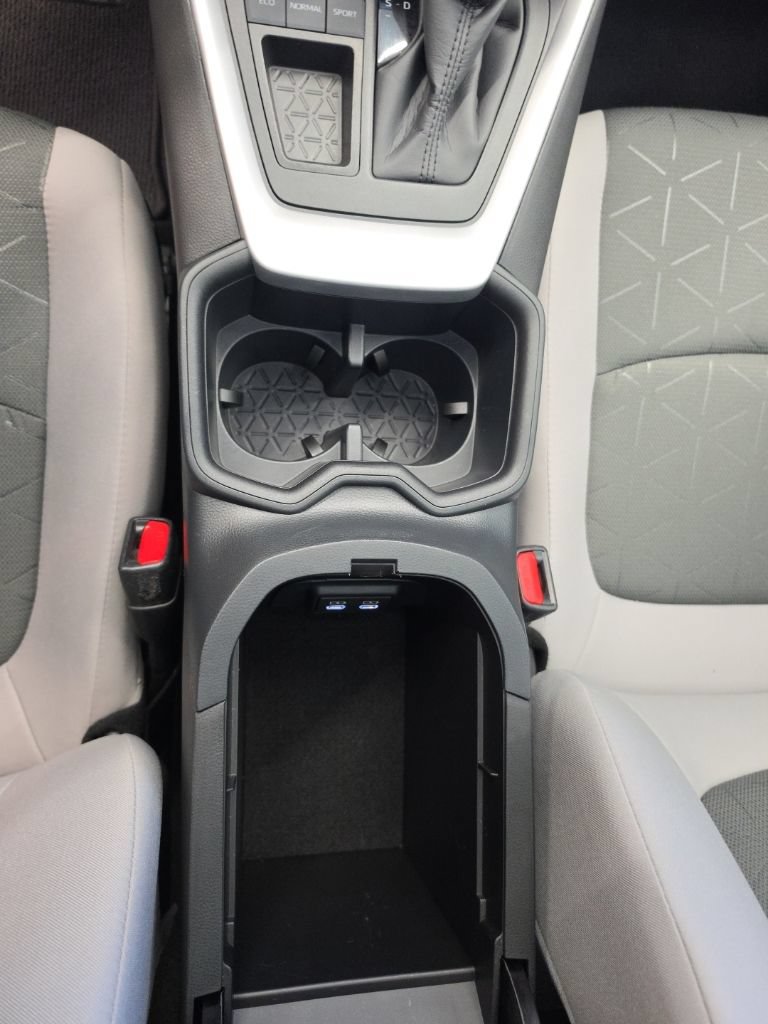 Used 2025 Toyota RAV4 XLE w/ Convenience Package FWD image 53