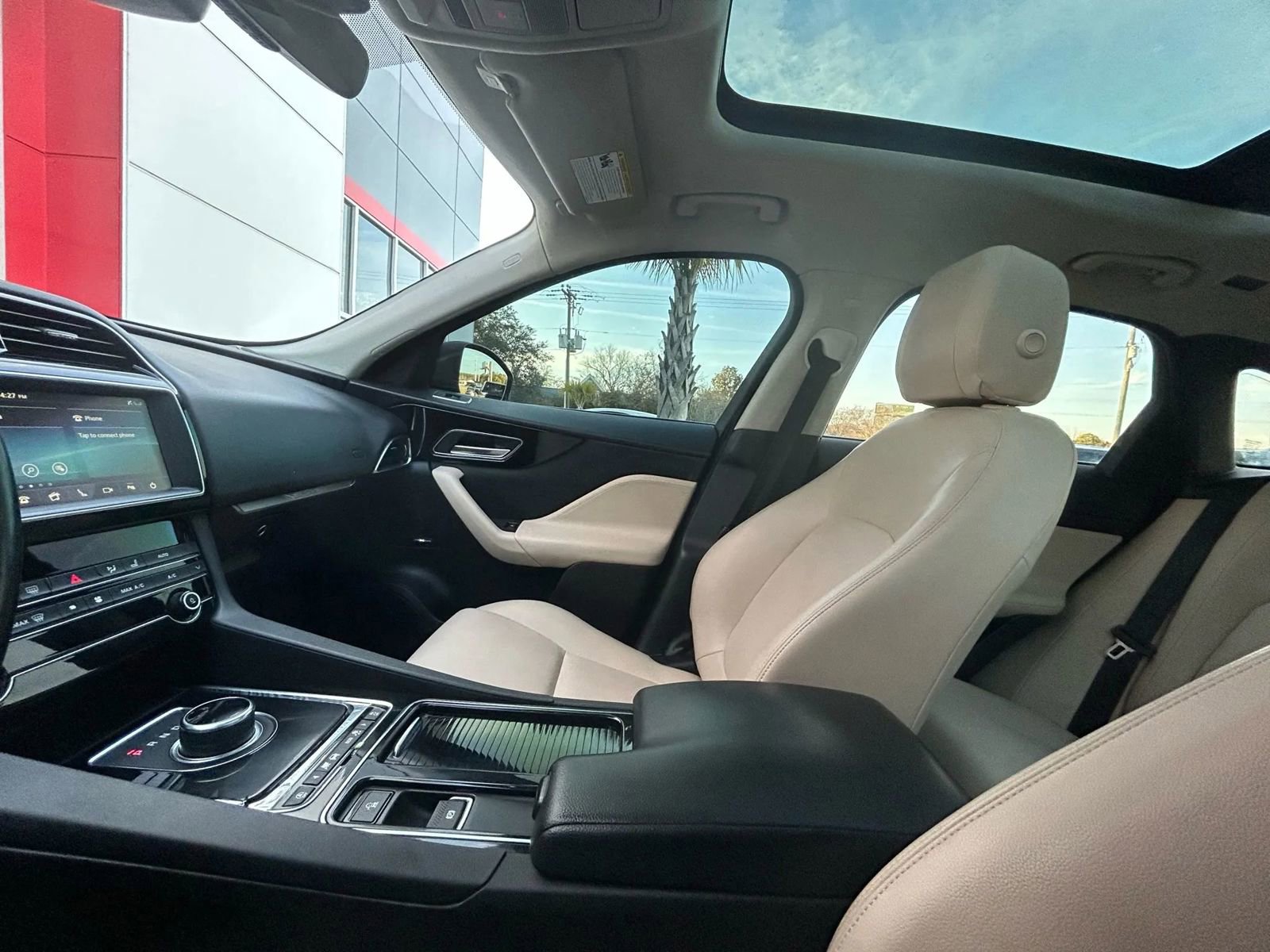 Used 2020 Jaguar F-PACE Premium image 15
