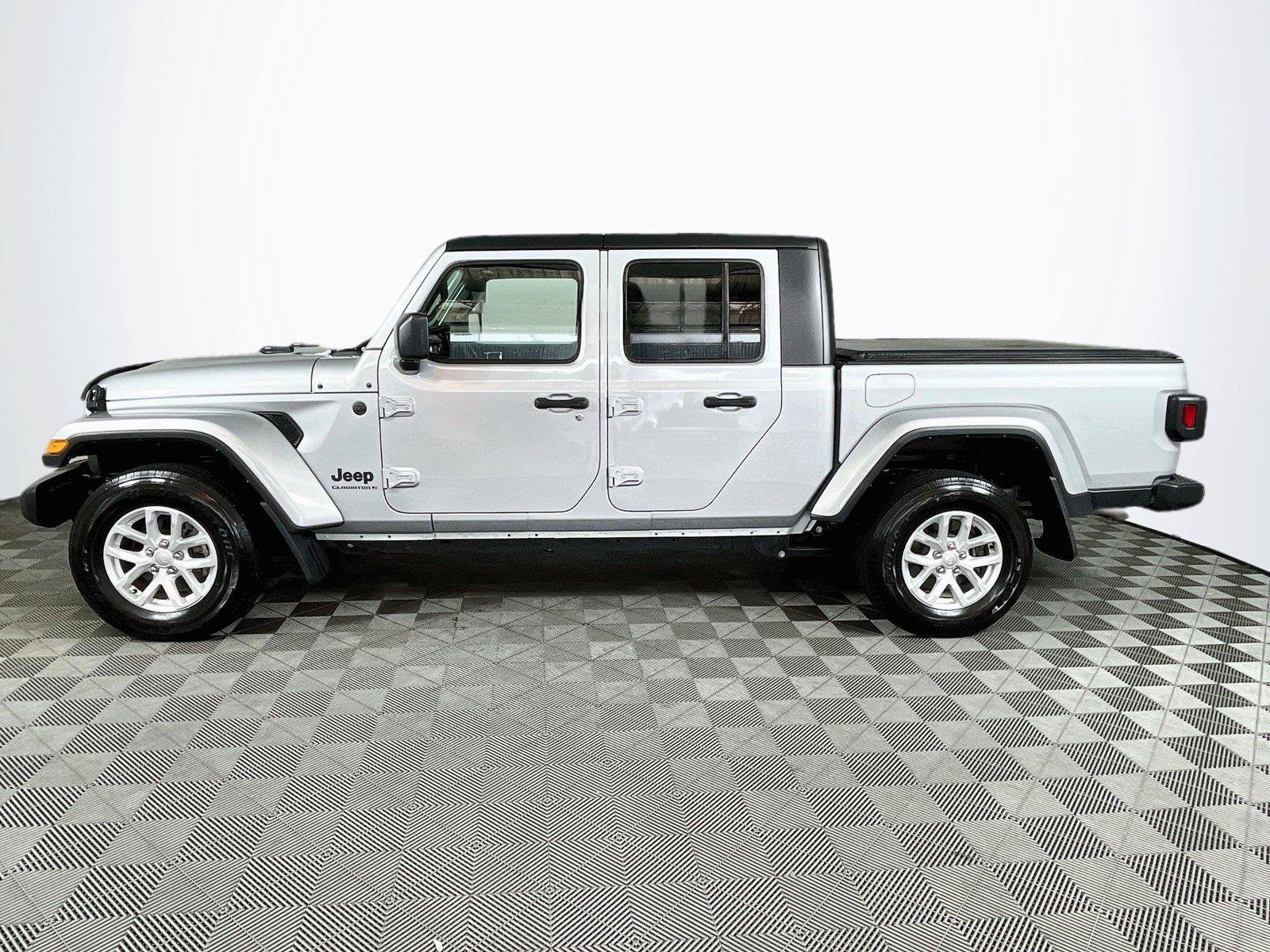 Used 2023 Jeep Gladiator Sport AWD/4WD image 4