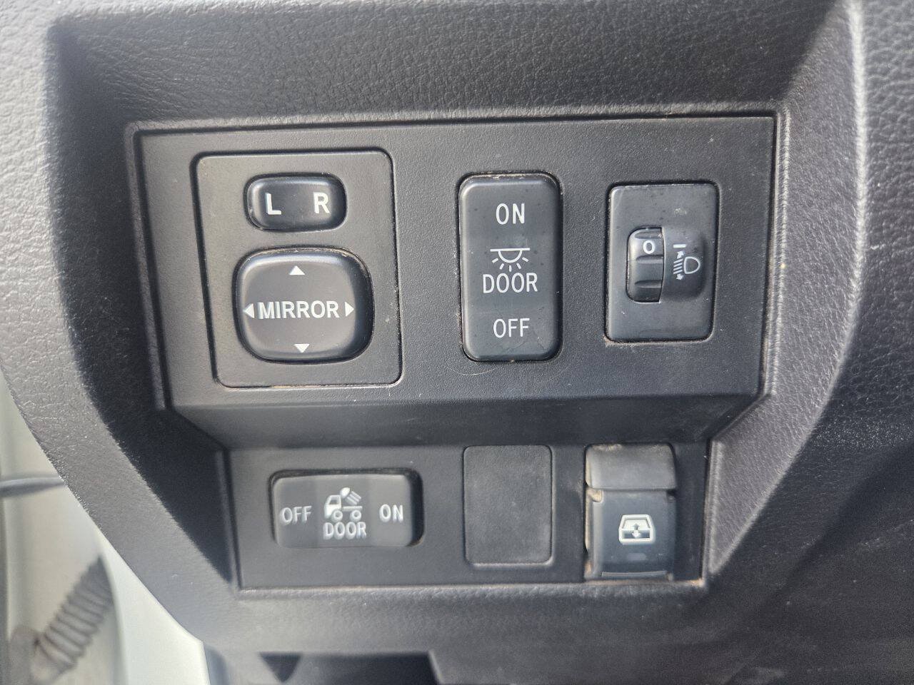 Used 2016 Toyota Tundra SR5 w/ SR5 Upgrade Package AWD/4WD image 12