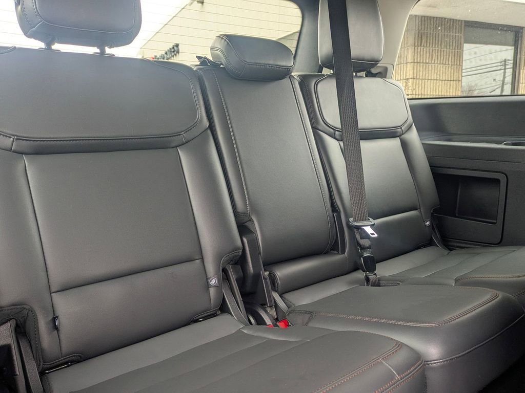 Used 2025 Ford Expedition Active image 46