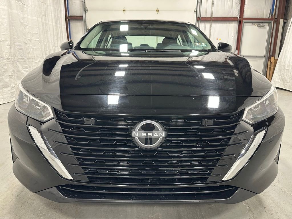 Used 2025 Nissan Sentra SV image 2