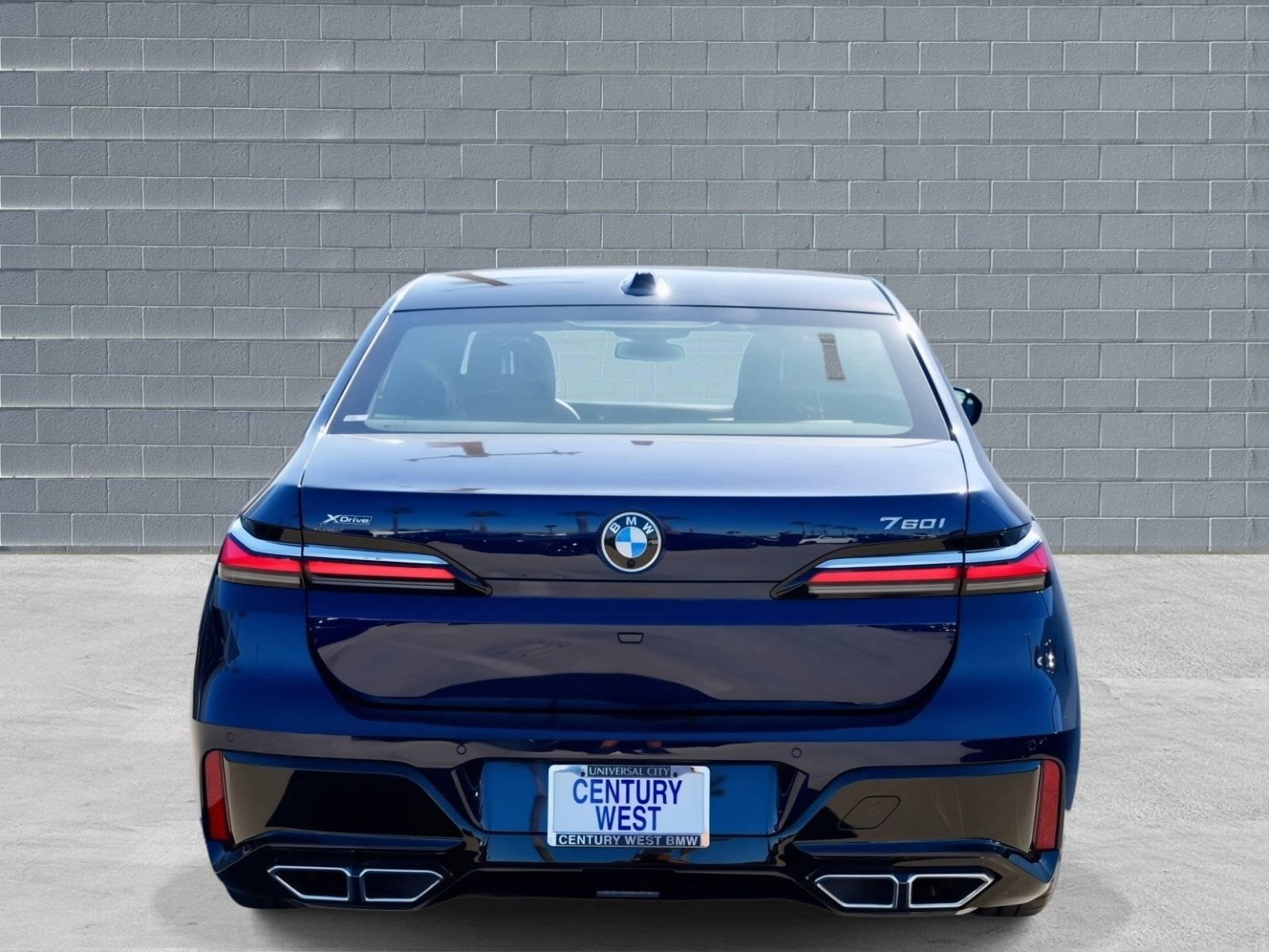 Used 2025 BMW 760i xDrive w/ Executive Package image 4