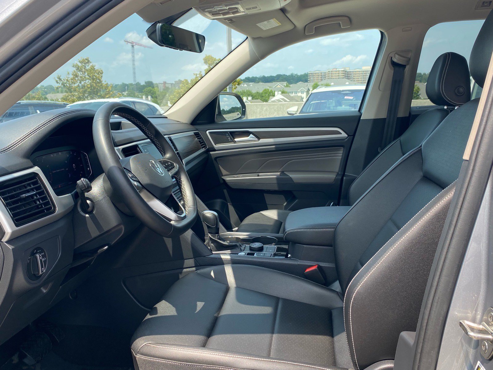 Used 2023 Volkswagen Atlas SE w/ Panoramic Sunroof Package AWD/4WD image 13