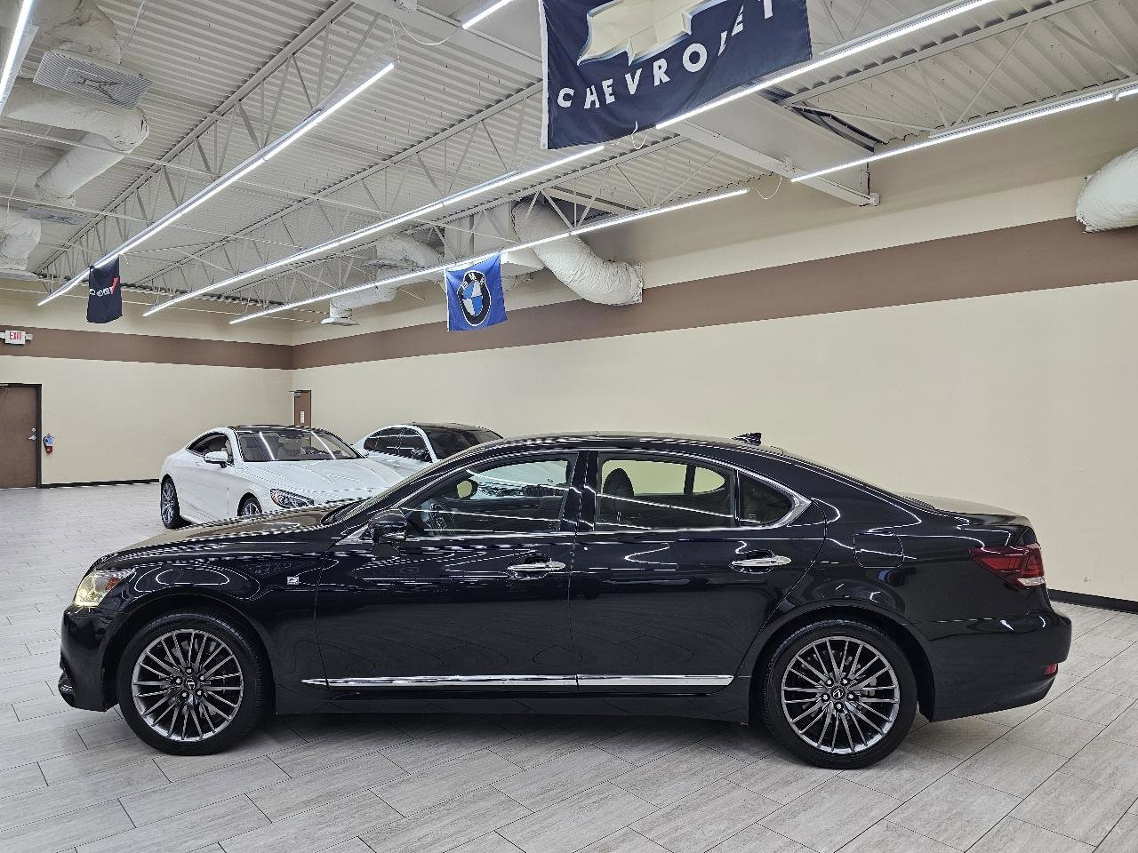 Used 2017 Lexus LS 460 w/ F Sport Midnight Edition image 9