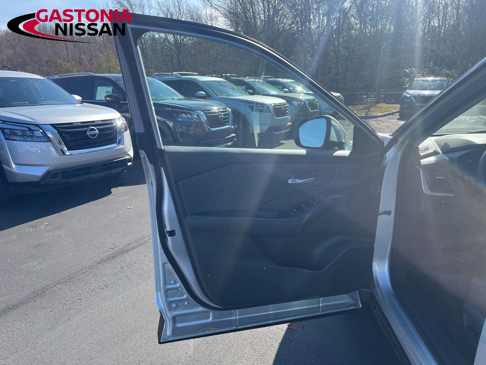 Used 2021 Nissan Rogue SV image 34