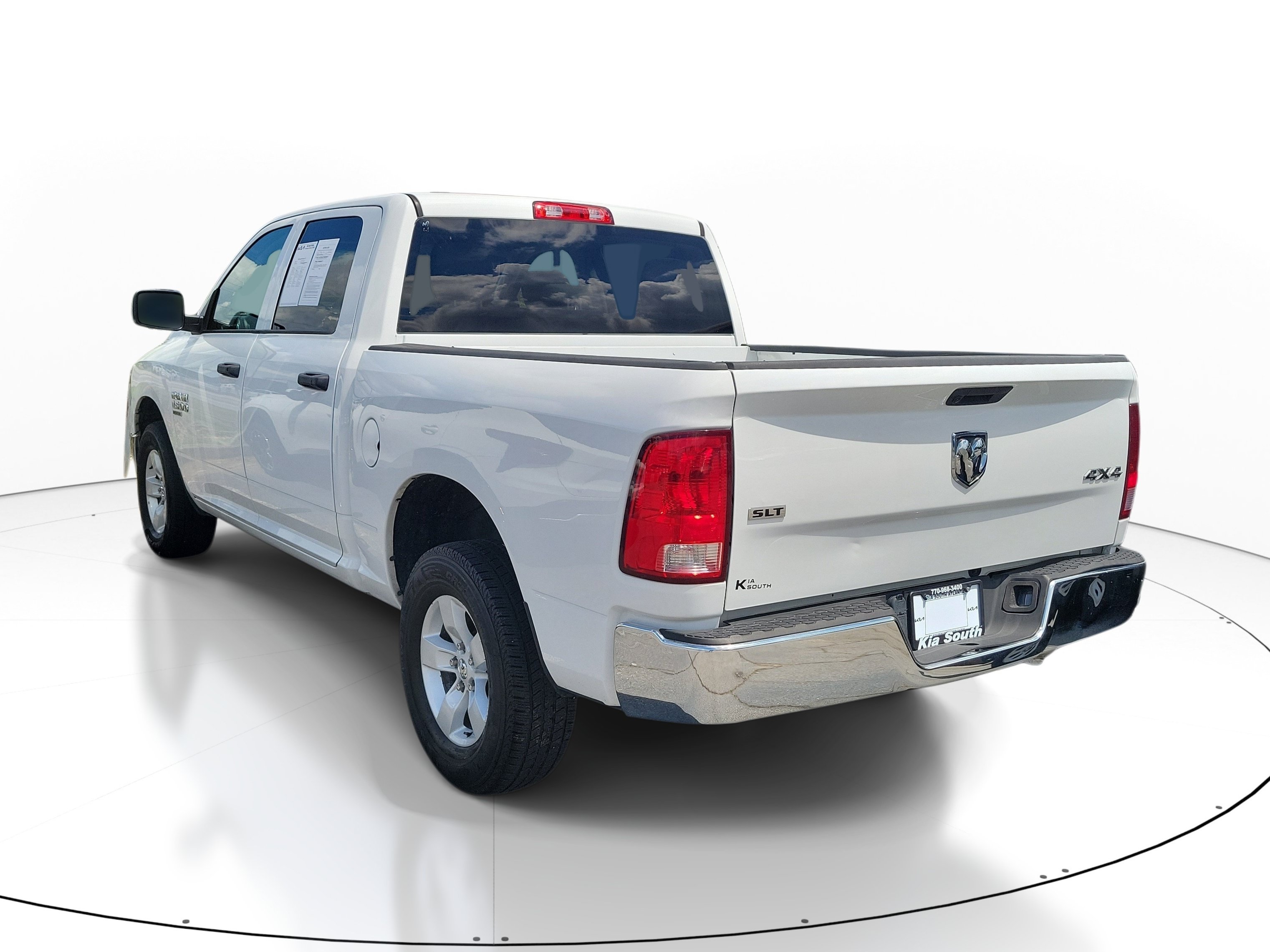 Used 2022 RAM 1500 Classic SLT AWD/4WD image 4