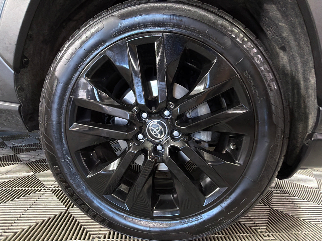 Used 2020 Toyota RAV4 XLE Premium FWD image 37