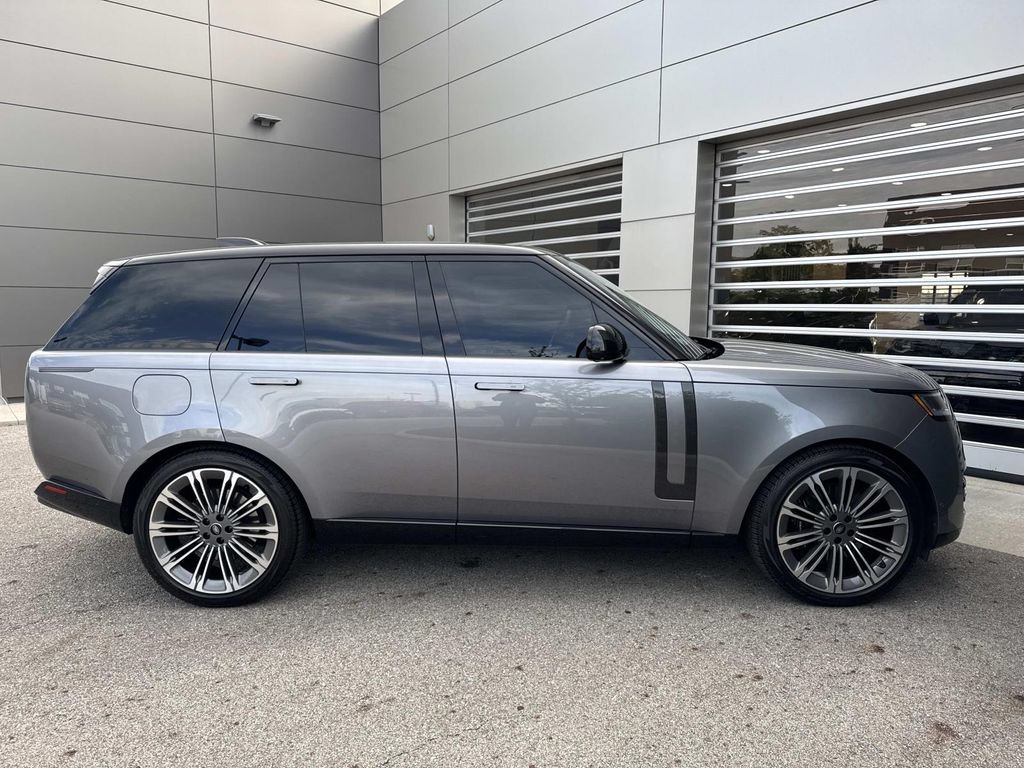 Used 2024 Land Rover Range Rover SE AWD/4WD image 9