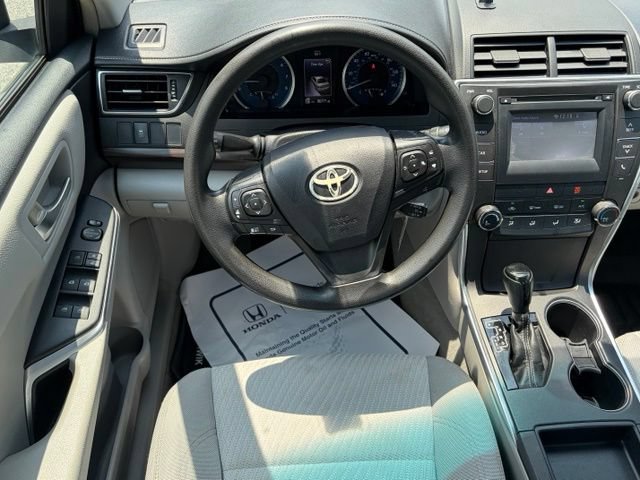 Used 2016 Toyota Camry LE FWD image 31