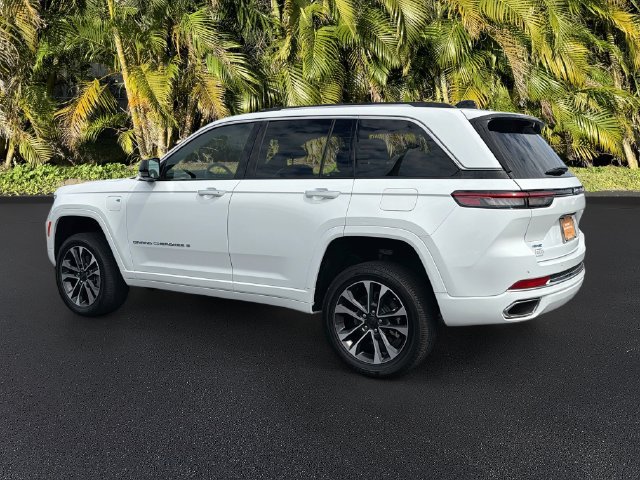 Used 2023 Jeep Grand Cherokee Overland w/ Advanced Protech Group III AWD/4WD image 8